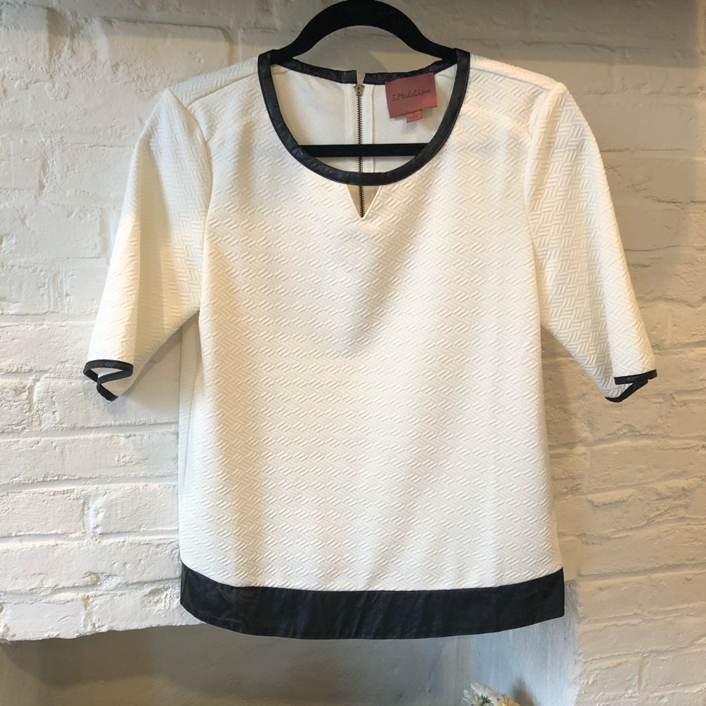 NWOT Chic Textured Short Sleeve Blouse (US S)